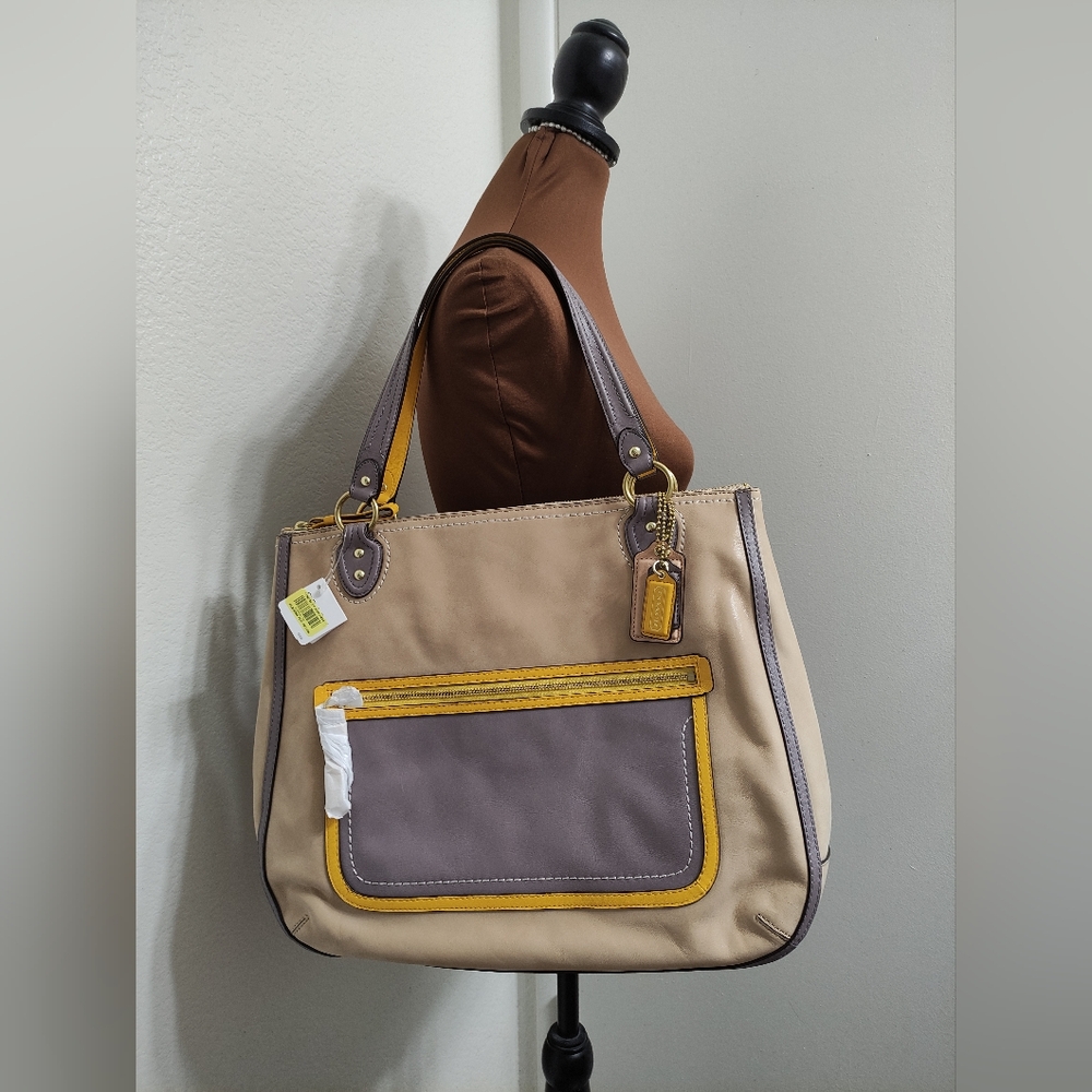 NWT Coach 22430 Hallie Color-block Leather Tote Cappuccino/Oyster - Picture 1 of 16